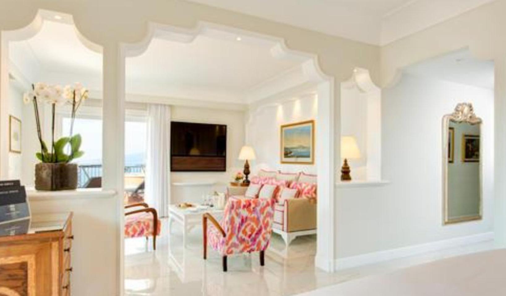 Empress Madani Palace Hotel Surrey Bagian luar foto