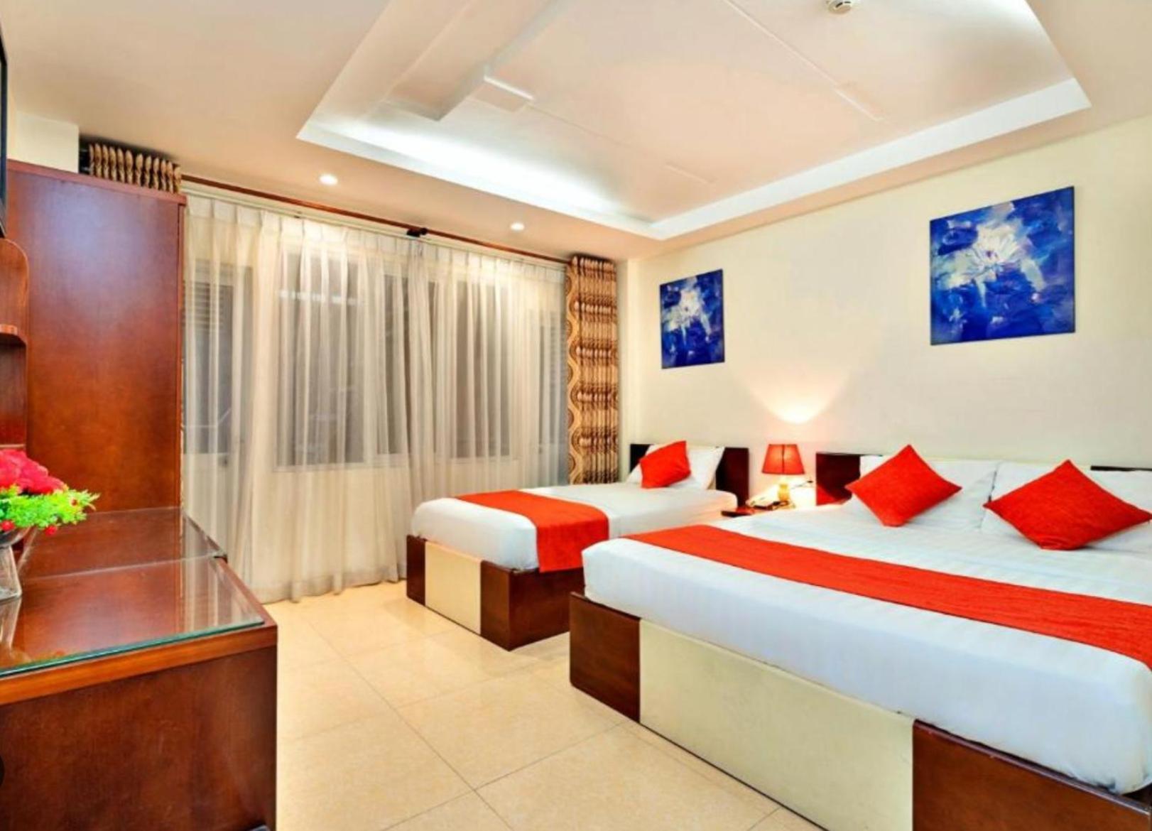 Empress Madani Palace Hotel Surrey Bagian luar foto