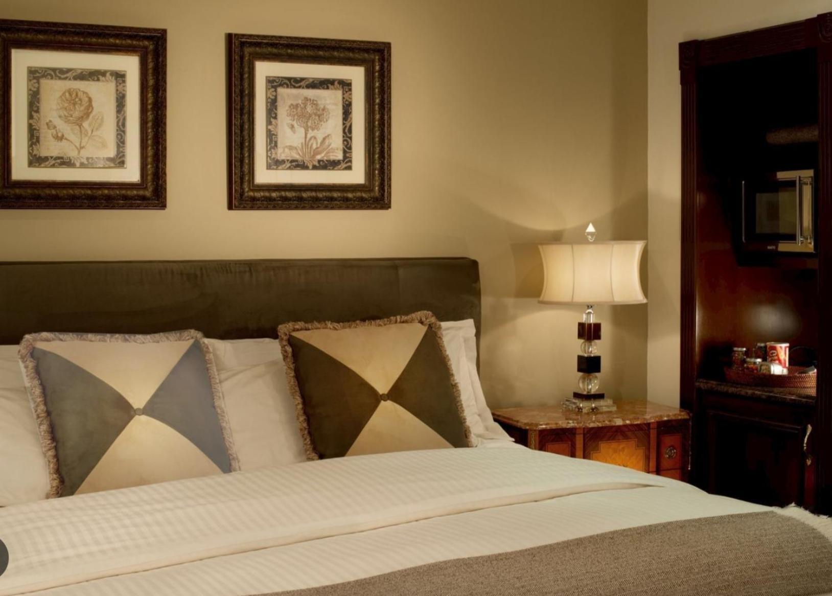 Empress Madani Palace Hotel Surrey Bagian luar foto