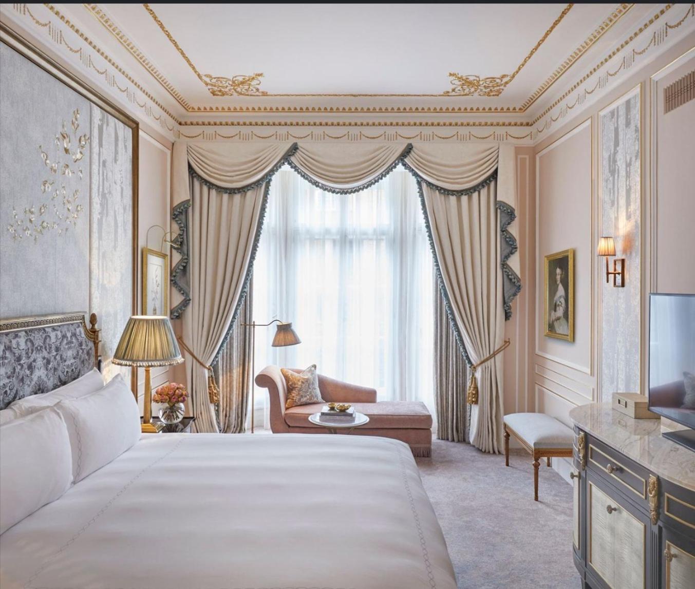 Empress Madani Palace Hotel Surrey Bagian luar foto