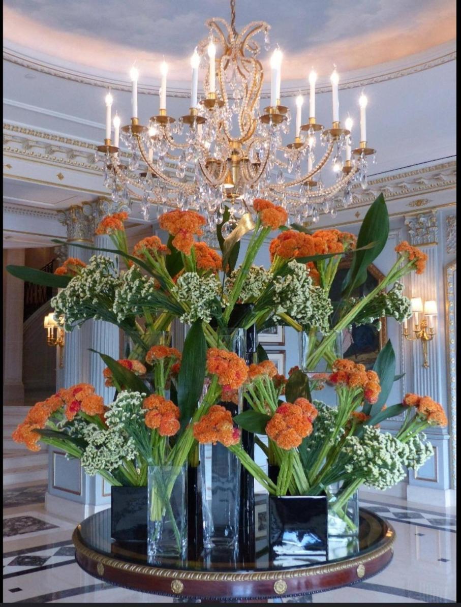 Empress Madani Palace Hotel Surrey Bagian luar foto