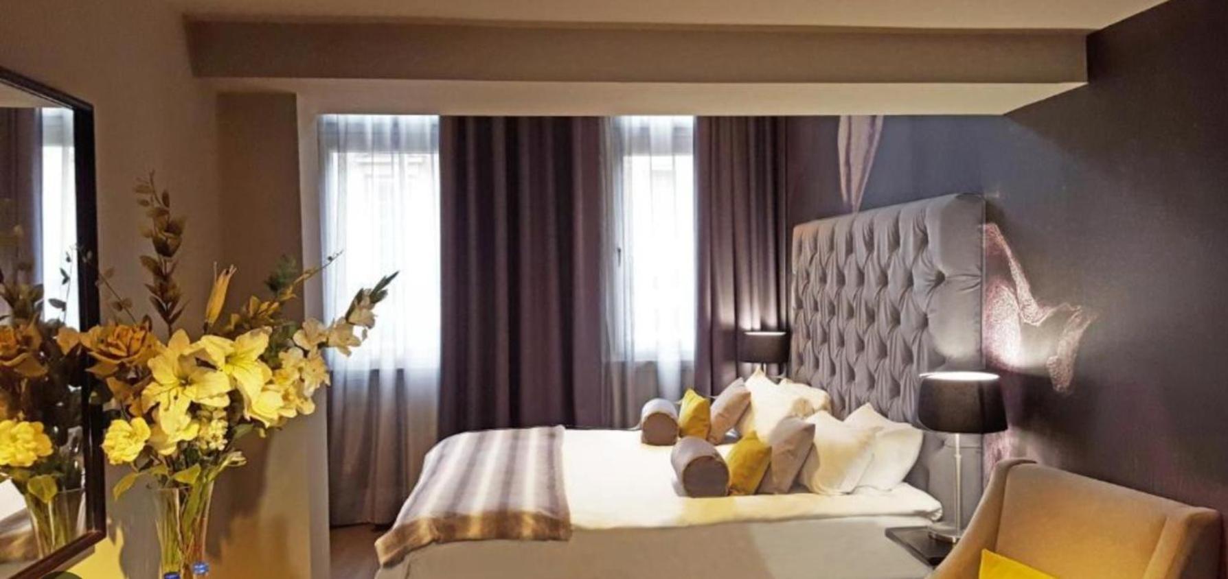 Empress Madani Palace Hotel Surrey Bagian luar foto