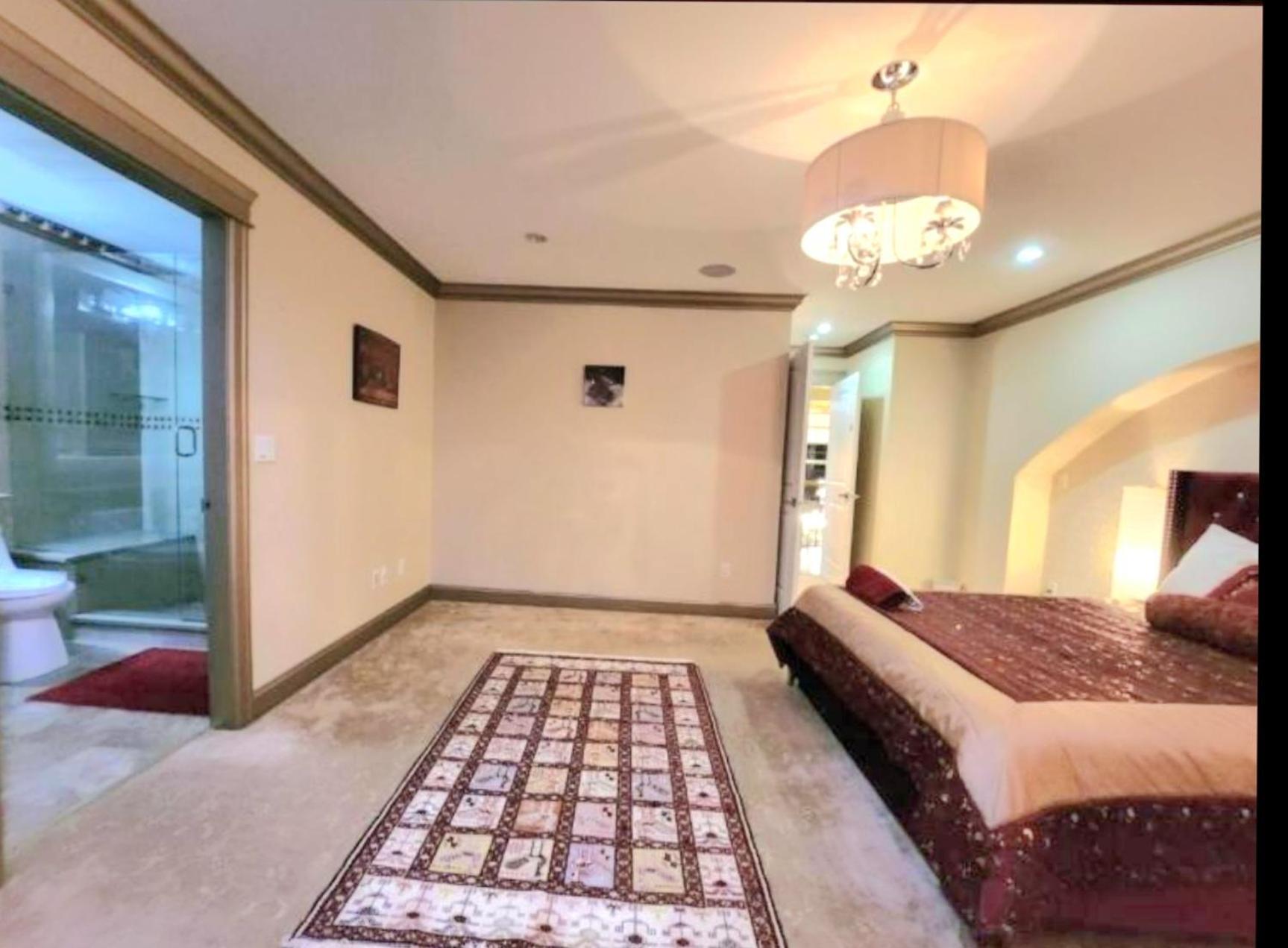 Empress Madani Palace Hotel Surrey Bagian luar foto