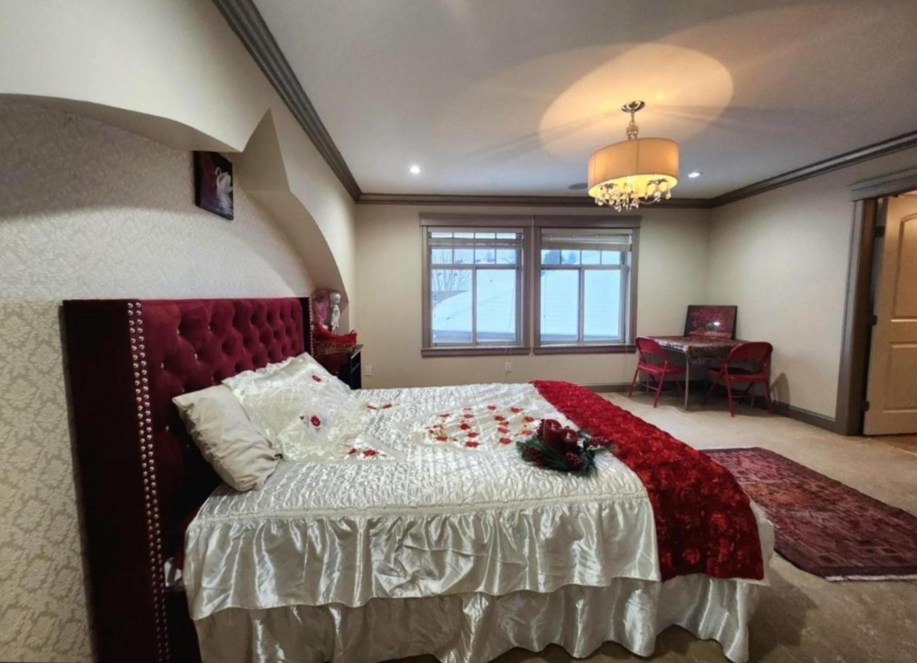 Empress Madani Palace Hotel Surrey Bagian luar foto