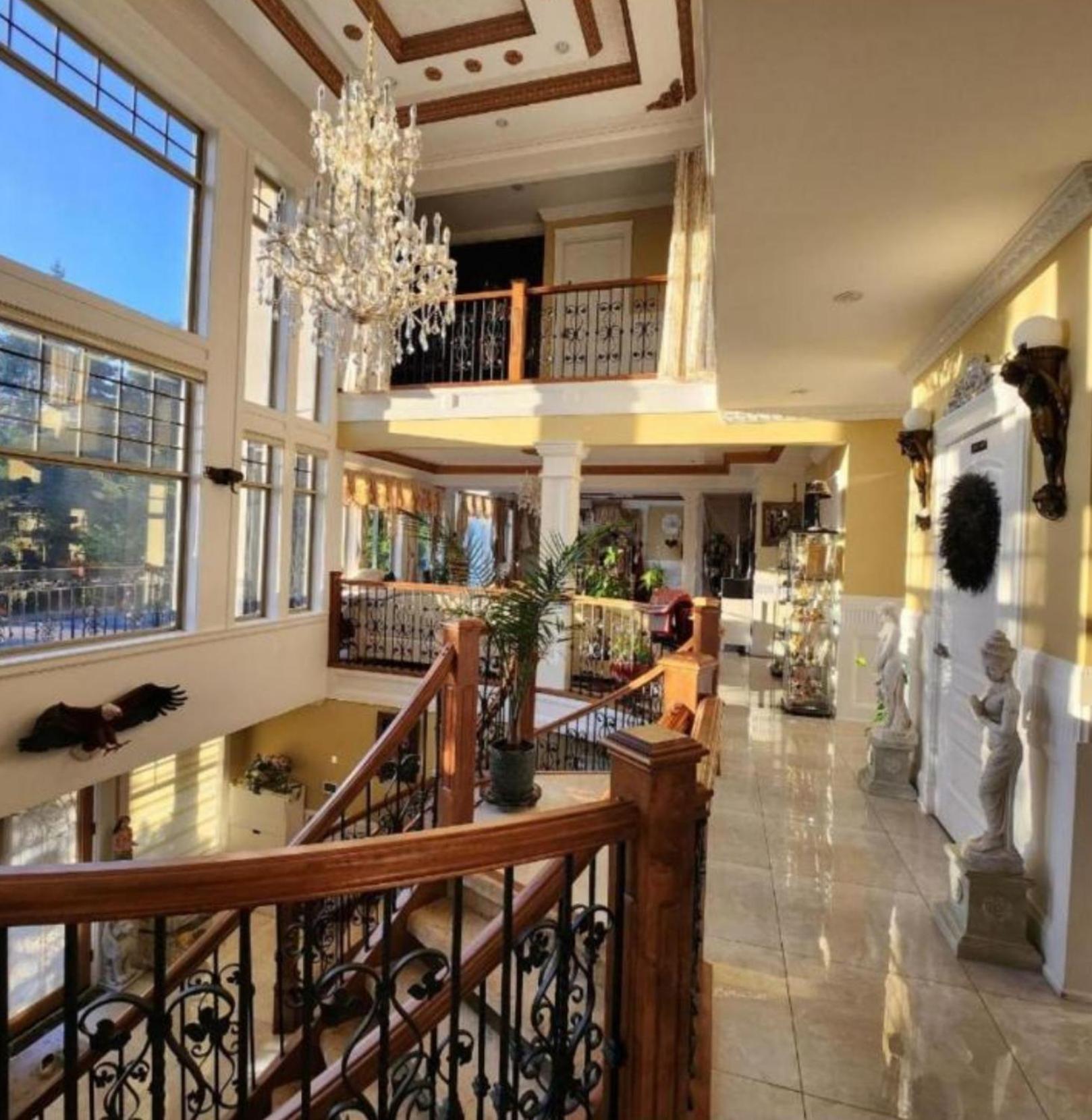 Empress Madani Palace Hotel Surrey Bagian luar foto